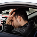 ¿Cuál es la pena por conducir bajo los efectos del alcohol y causar un accidente en los Estados Unidos?