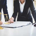¿Se puede hacer un divorcio notarial sin abogado? Requisitos y trámites